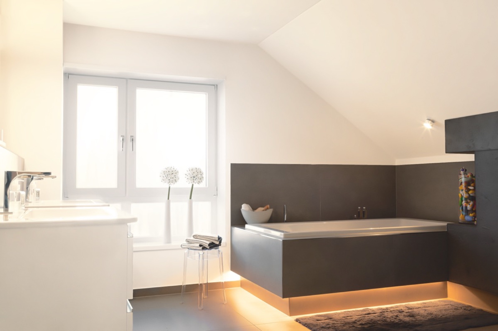 Modernes Bad aus dem Anzeneder-Portfolio (Projekt Winter-Hill)